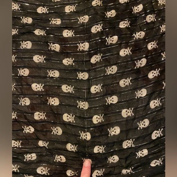 3/$15 Black scarf with off white skulls by Madden Girl - Picture 3 of 5